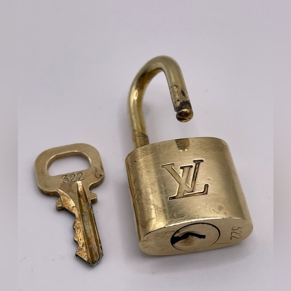 100% Authentic and pre loved Louis Vuitton - Gold Lock and Key set - #322 - Picture 4 of 6